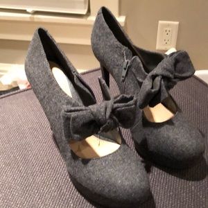 Brand new flannel pumps
